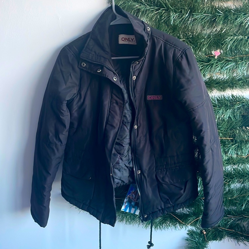 Puffy jacket - black - great condition! Size Medium